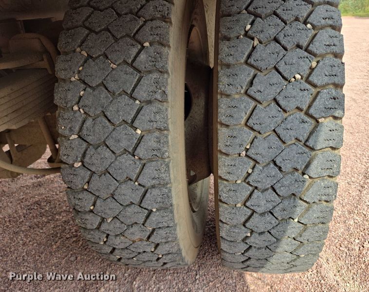 image for item DY1144 2012 Ford F450 Super Duty flatbed truck