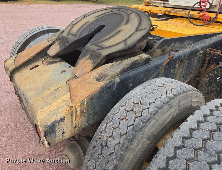 image for item DY1145 2011 Kalmar  Ottawa yard truck