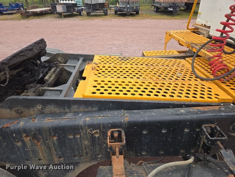 image for item DY1145 2011 Kalmar  Ottawa yard truck