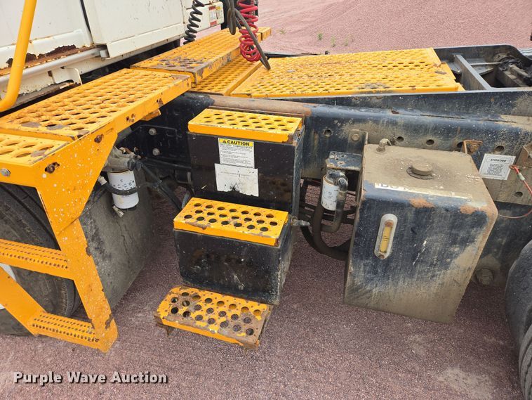 image for item DY1145 2011 Kalmar  Ottawa yard truck