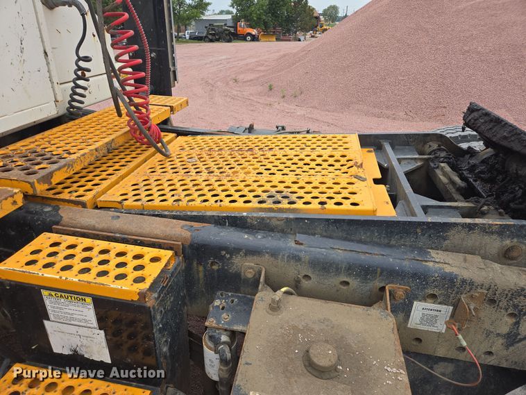 image for item DY1145 2011 Kalmar  Ottawa yard truck