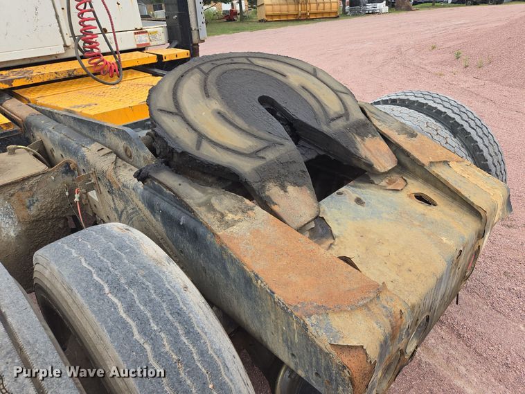 image for item DY1145 2011 Kalmar  Ottawa yard truck