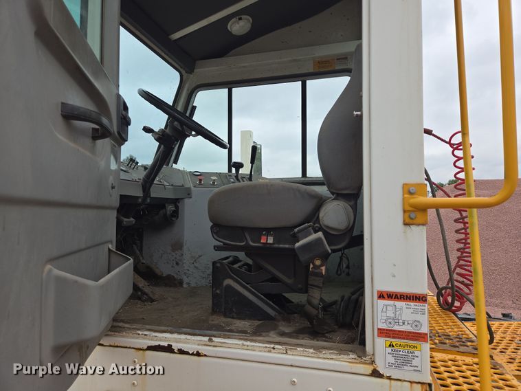 image for item DY1145 2011 Kalmar  Ottawa yard truck