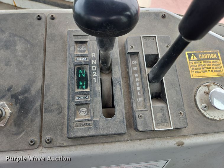 image for item DY1145 2011 Kalmar  Ottawa yard truck