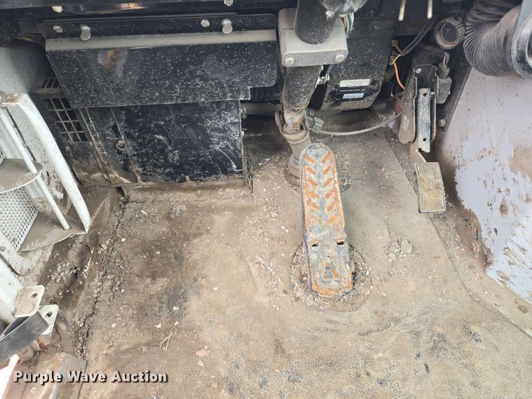 image for item DY1145 2011 Kalmar  Ottawa yard truck