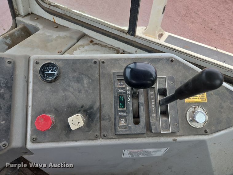 image for item DY1145 2011 Kalmar  Ottawa yard truck