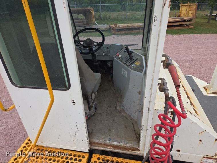 image for item DY1145 2011 Kalmar  Ottawa yard truck