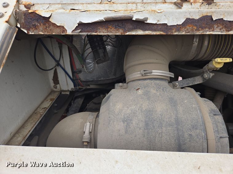 image for item DY1145 2011 Kalmar  Ottawa yard truck