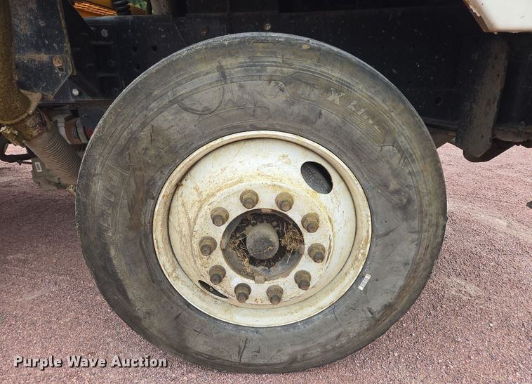 image for item DY1145 2011 Kalmar  Ottawa yard truck