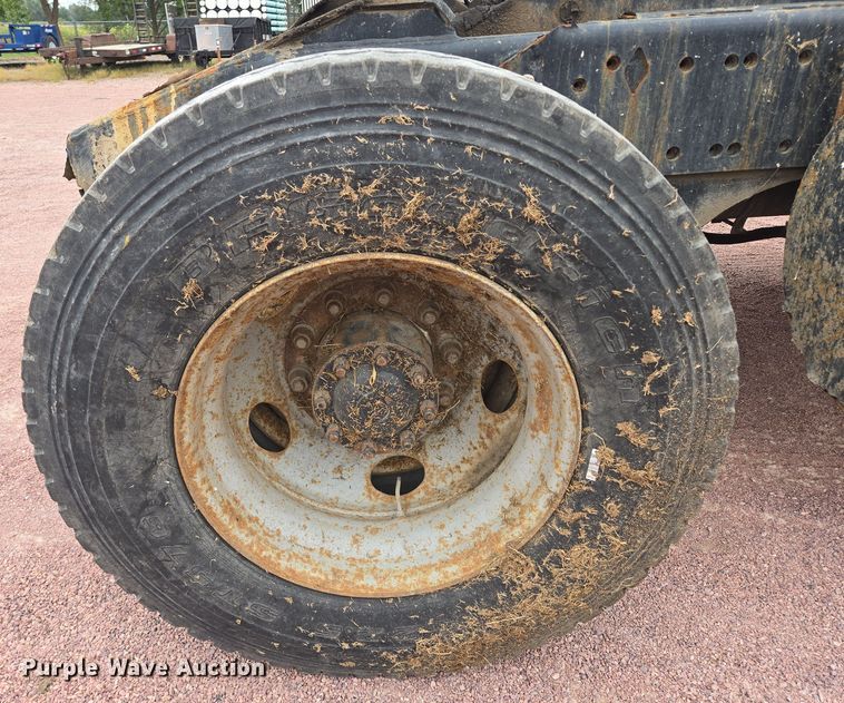 image for item DY1145 2011 Kalmar  Ottawa yard truck