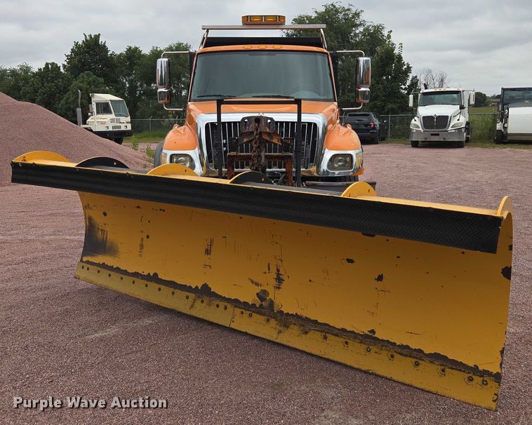 image for item DY1147 2005 International 7400 dump truck