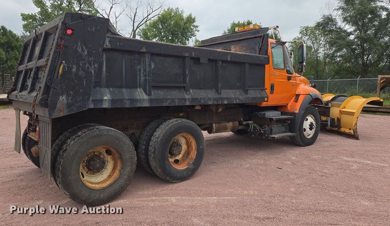 image for item DY1147 2005 International 7400 dump truck