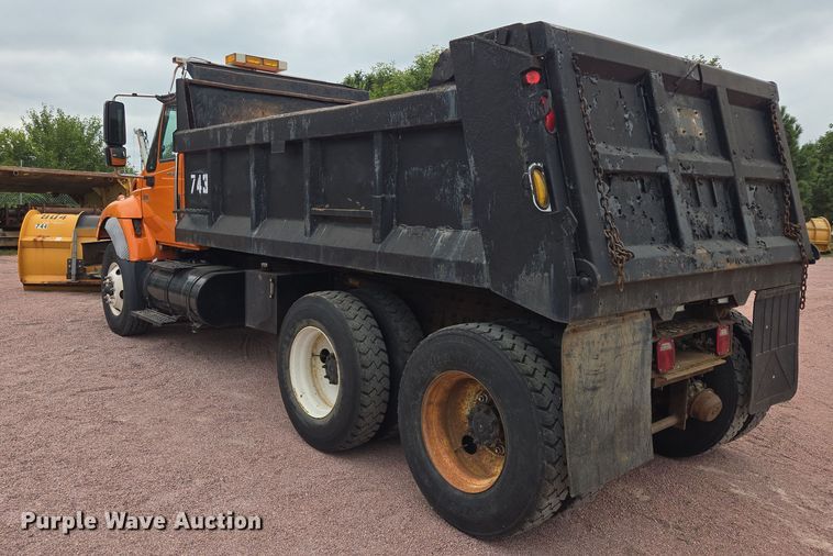 image for item DY1147 2005 International 7400 dump truck