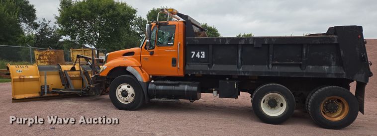 image for item DY1147 2005 International 7400 dump truck