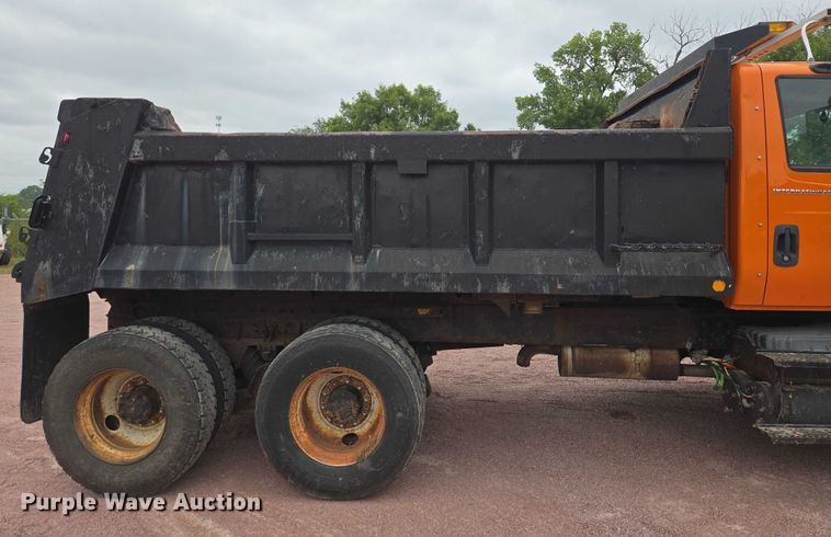 image for item DY1147 2005 International 7400 dump truck