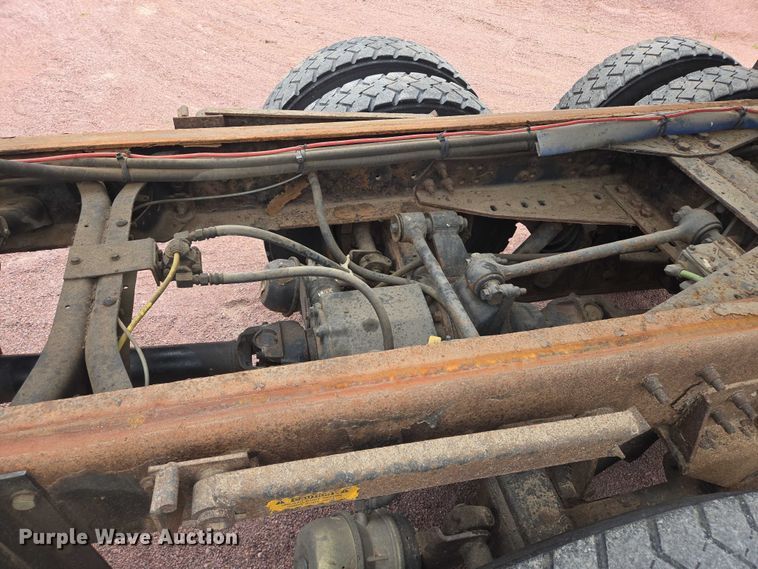 image for item DY1147 2005 International 7400 dump truck