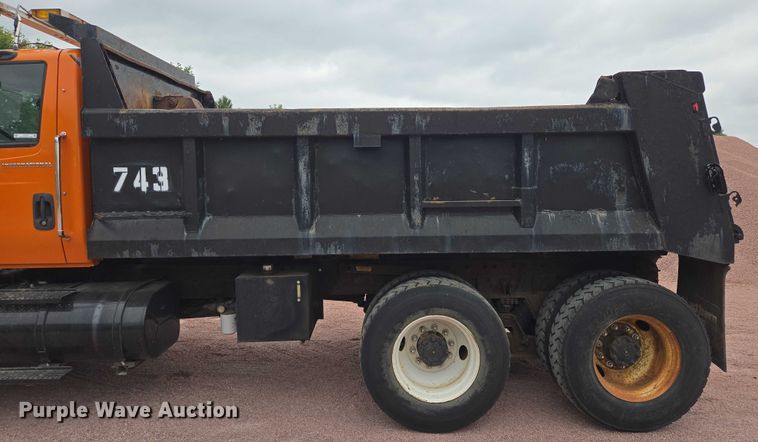 image for item DY1147 2005 International 7400 dump truck