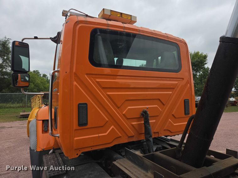 image for item DY1147 2005 International 7400 dump truck