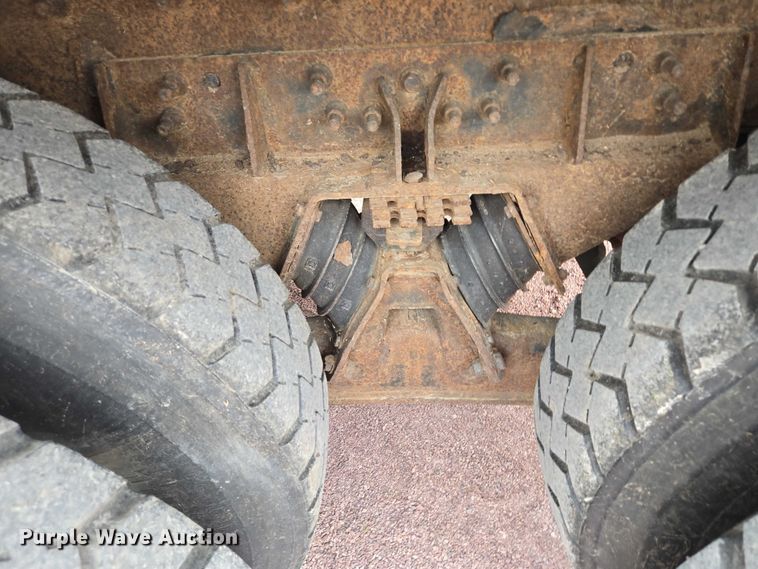 image for item DY1147 2005 International 7400 dump truck