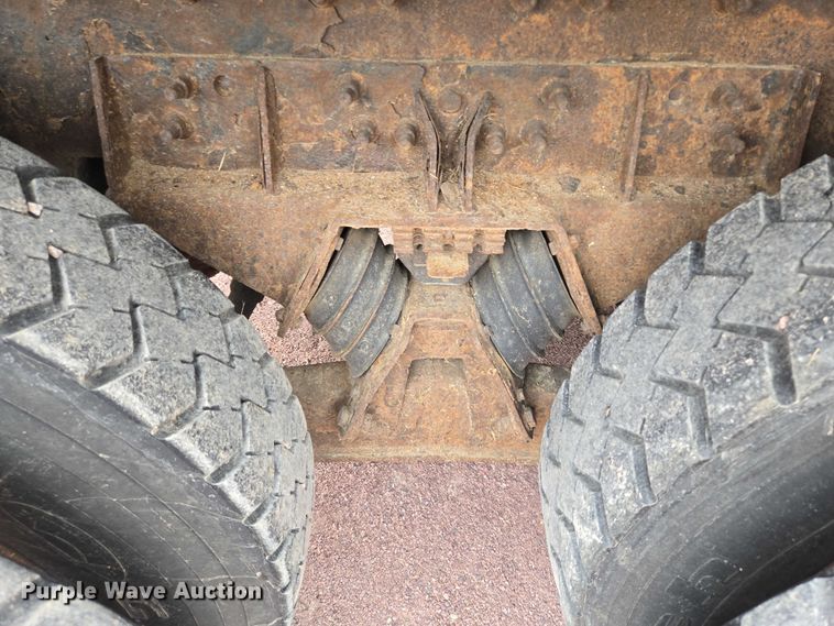 image for item DY1147 2005 International 7400 dump truck