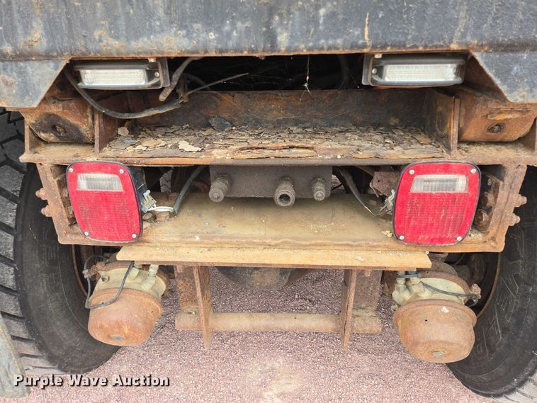 image for item DY1147 2005 International 7400 dump truck