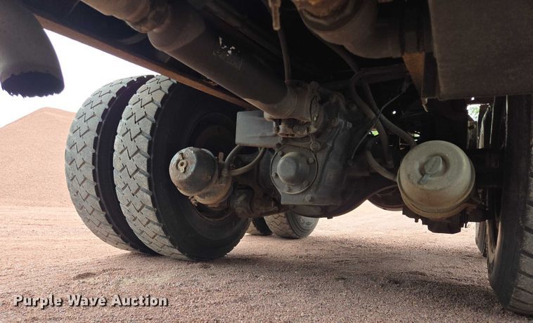 image for item DY1147 2005 International 7400 dump truck