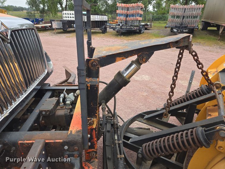 image for item DY1147 2005 International 7400 dump truck