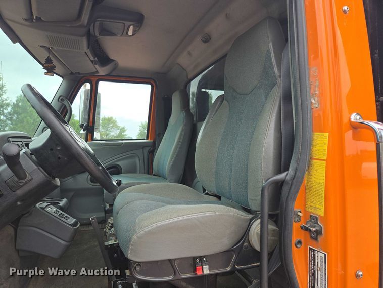 image for item DY1147 2005 International 7400 dump truck