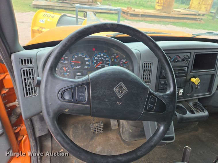 image for item DY1147 2005 International 7400 dump truck