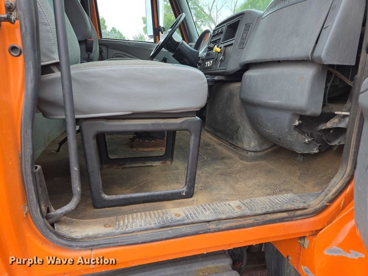 image for item DY1147 2005 International 7400 dump truck