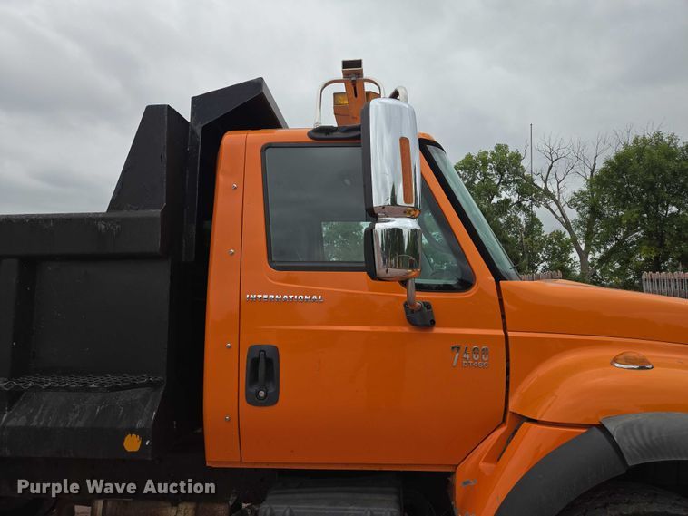 image for item DY1147 2005 International 7400 dump truck