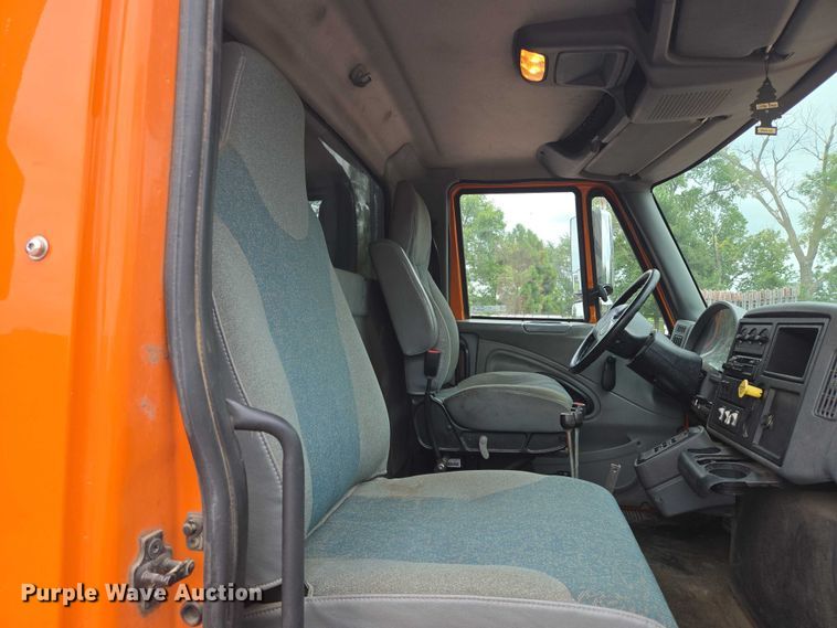 image for item DY1147 2005 International 7400 dump truck