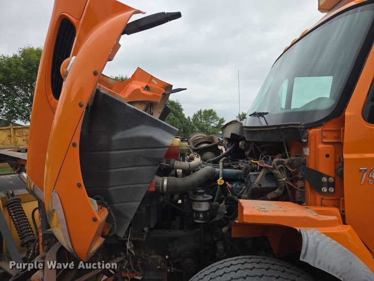 image for item DY1147 2005 International 7400 dump truck