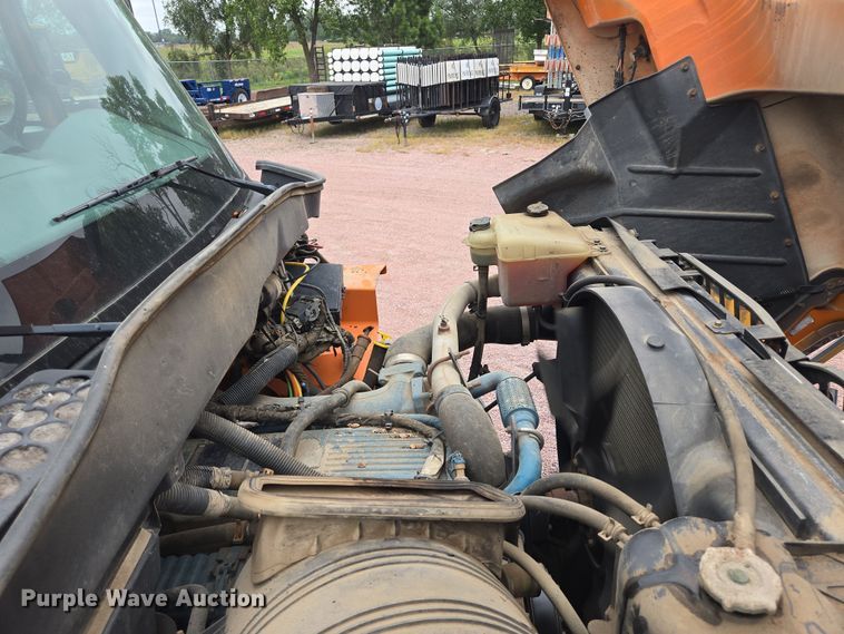 image for item DY1147 2005 International 7400 dump truck