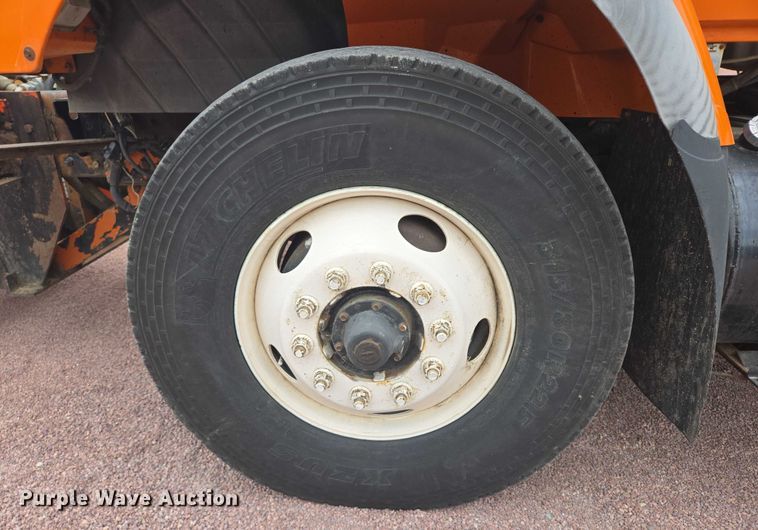 image for item DY1147 2005 International 7400 dump truck