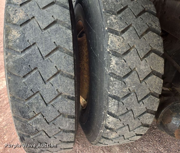 image for item DY1147 2005 International 7400 dump truck