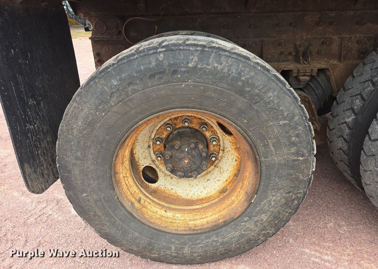 image for item DY1147 2005 International 7400 dump truck