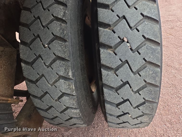 image for item DY1147 2005 International 7400 dump truck