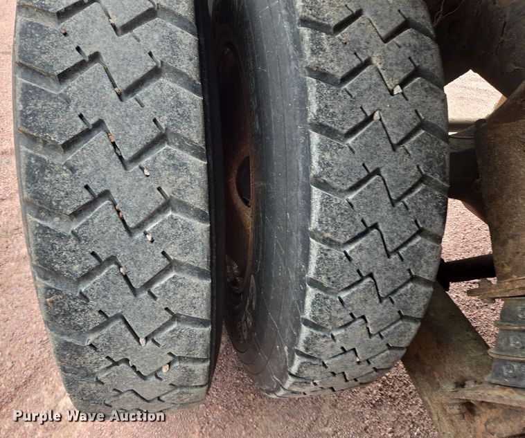 image for item DY1147 2005 International 7400 dump truck