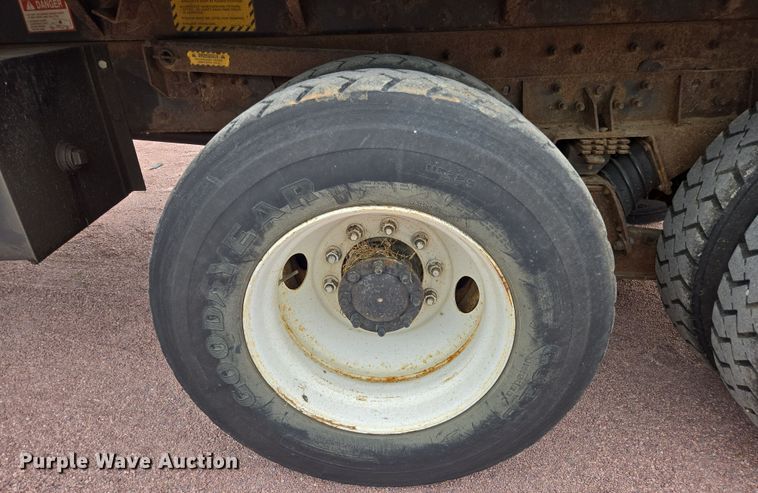 image for item DY1147 2005 International 7400 dump truck