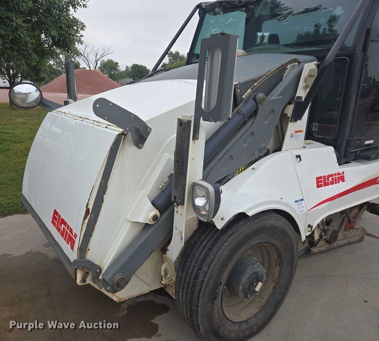 image for item DY1153 2016 Elgin Pelican NP street sweeper