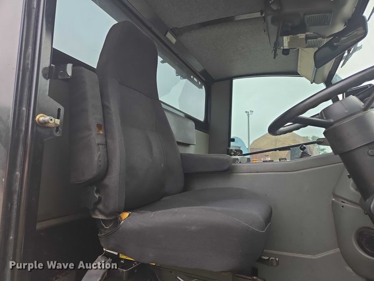 image for item DY1153 2016 Elgin Pelican NP street sweeper