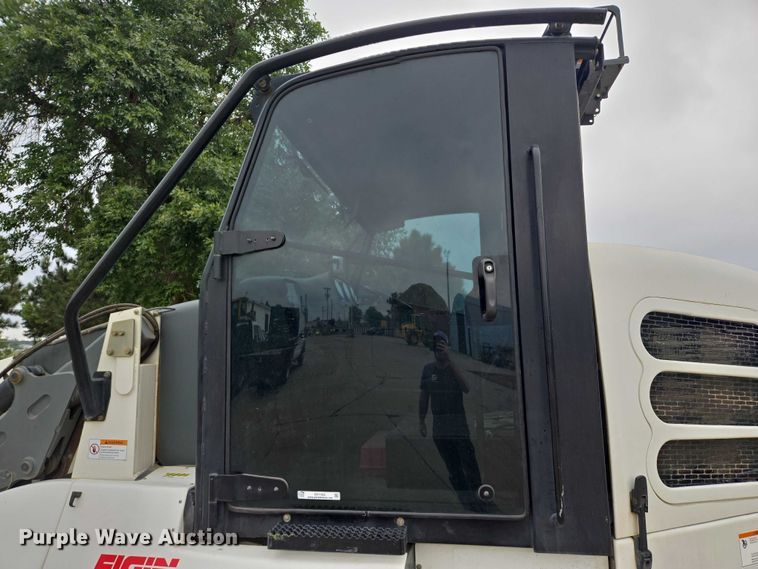 image for item DY1153 2016 Elgin Pelican NP street sweeper