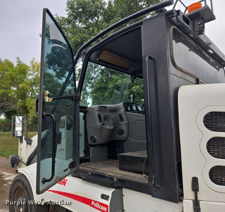 image for item DY1153 2016 Elgin Pelican NP street sweeper