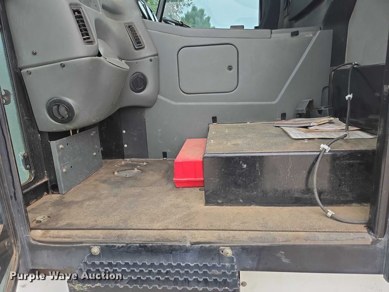 image for item DY1153 2016 Elgin Pelican NP street sweeper