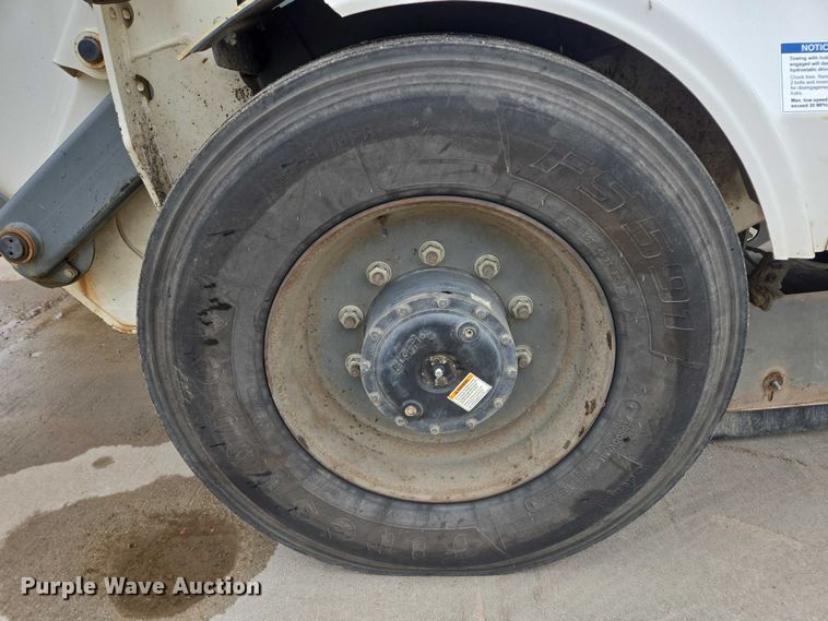 image for item DY1153 2016 Elgin Pelican NP street sweeper