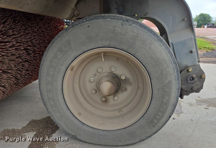 image for item DY1153 2016 Elgin Pelican NP street sweeper