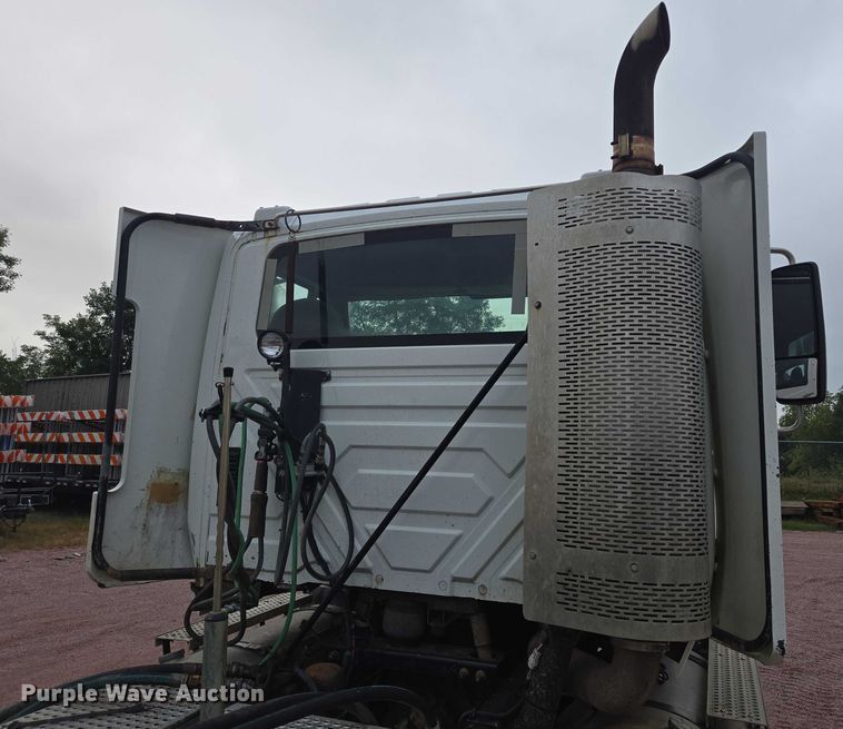 image for item DY1154 2010 International ProStar LF627 semi truck