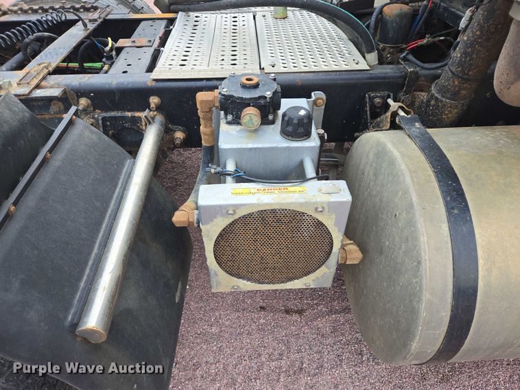 image for item DY1154 2010 International ProStar LF627 semi truck