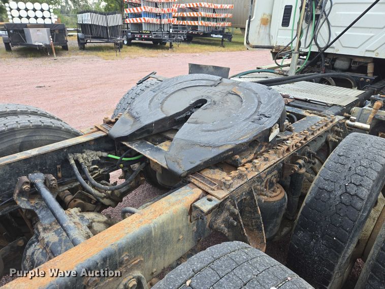 image for item DY1154 2010 International ProStar LF627 semi truck